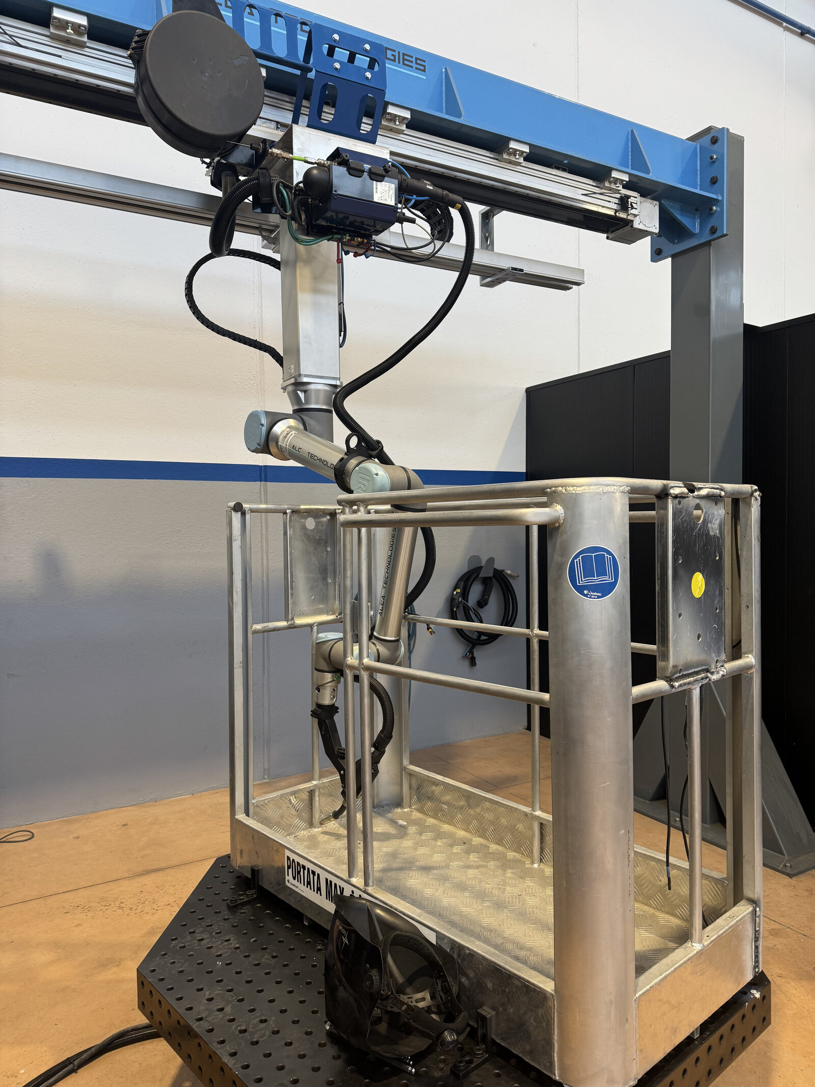COBOT SU PORTALE PER PARTICOLARI DI GRANDI DIMENSIONI