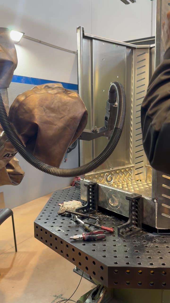Cobot su portale: saldatura di una struttura in lamiera